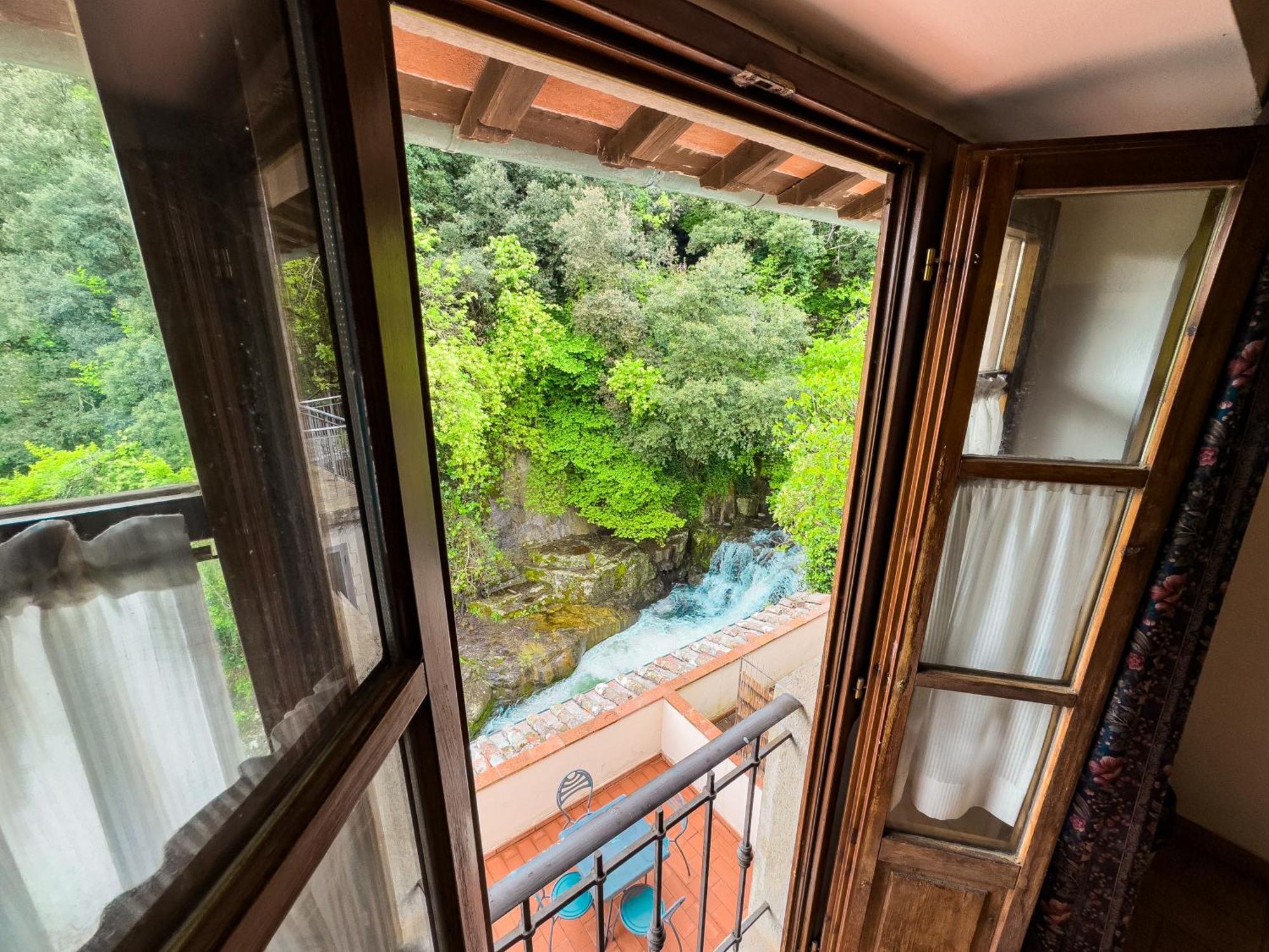 La Ferriera Exclusive Resort - Pool & Waterfall Лоро-Чьюффенна Екстер'єр фото